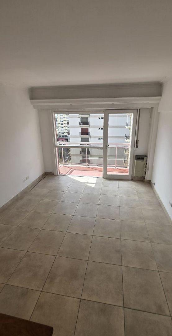 Foto de Venta Departamento 2 ambientes con Dependencia y Balcón. Zona, imagen 5