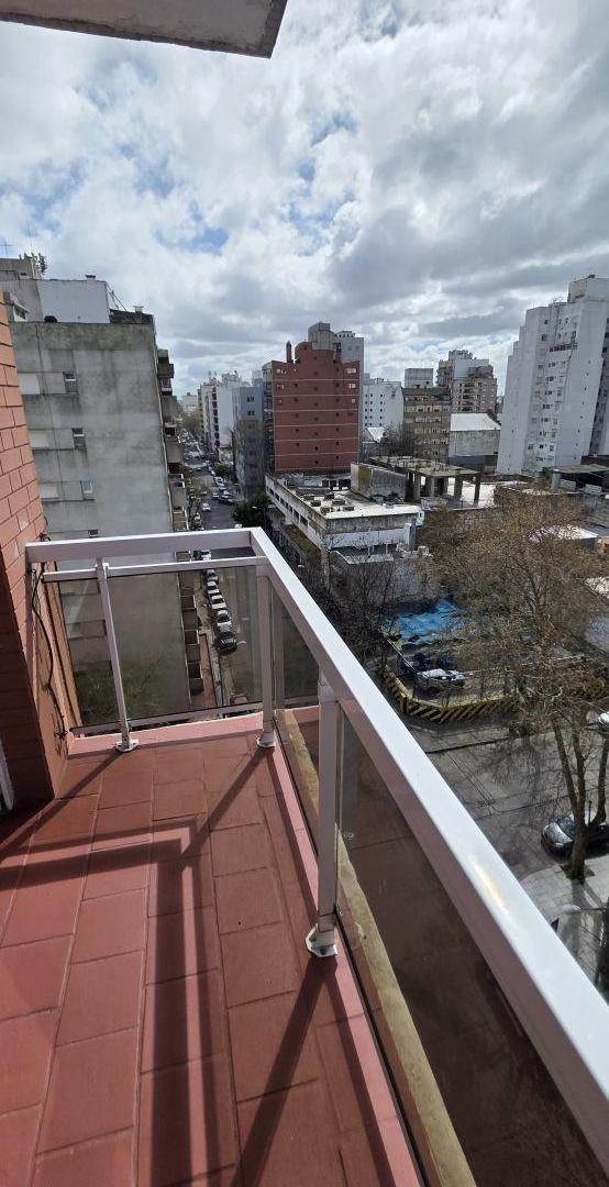 Foto de Venta Departamento 2 ambientes con Dependencia y Balcón. Zona, imagen 2