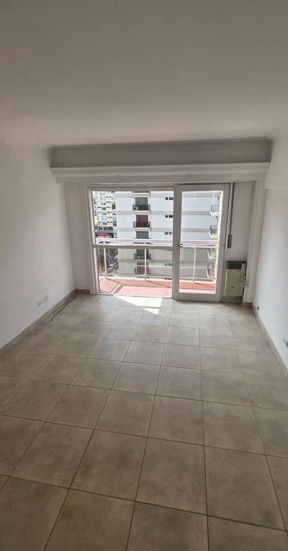 Foto de Venta Departamento 2 ambientes con Dependencia y Balcón. Zona, imagen 1
