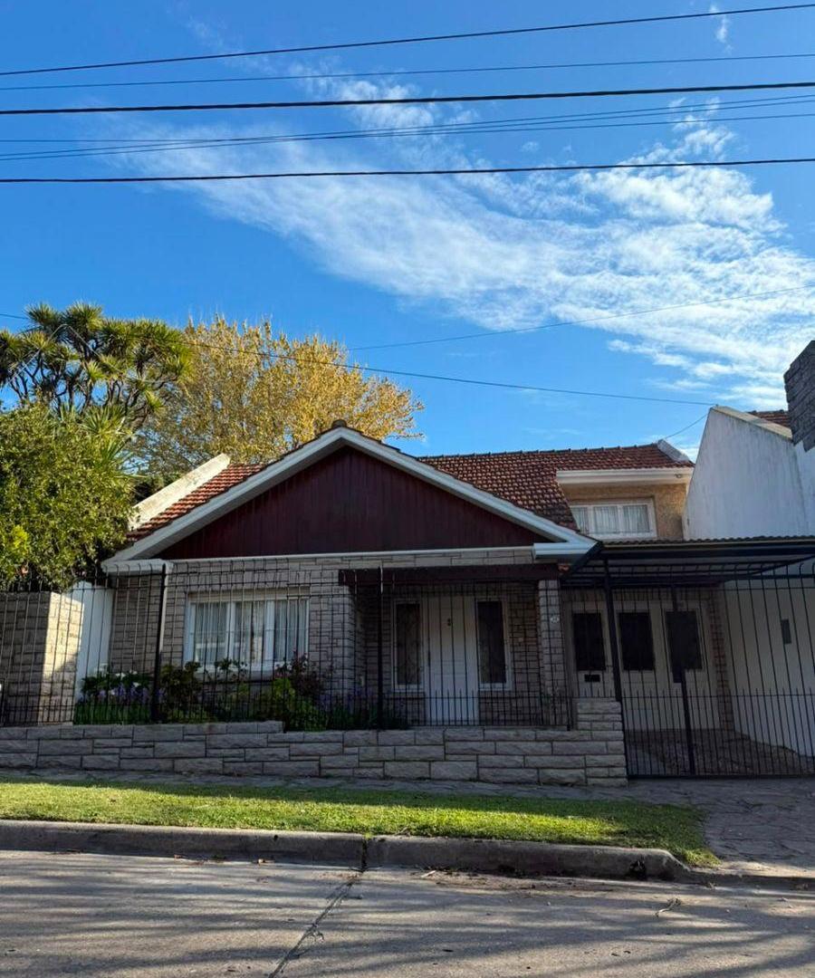 Foto de Venta Chalet 4 ambientes con Parque y Garage. Los Troncos, imagen 5