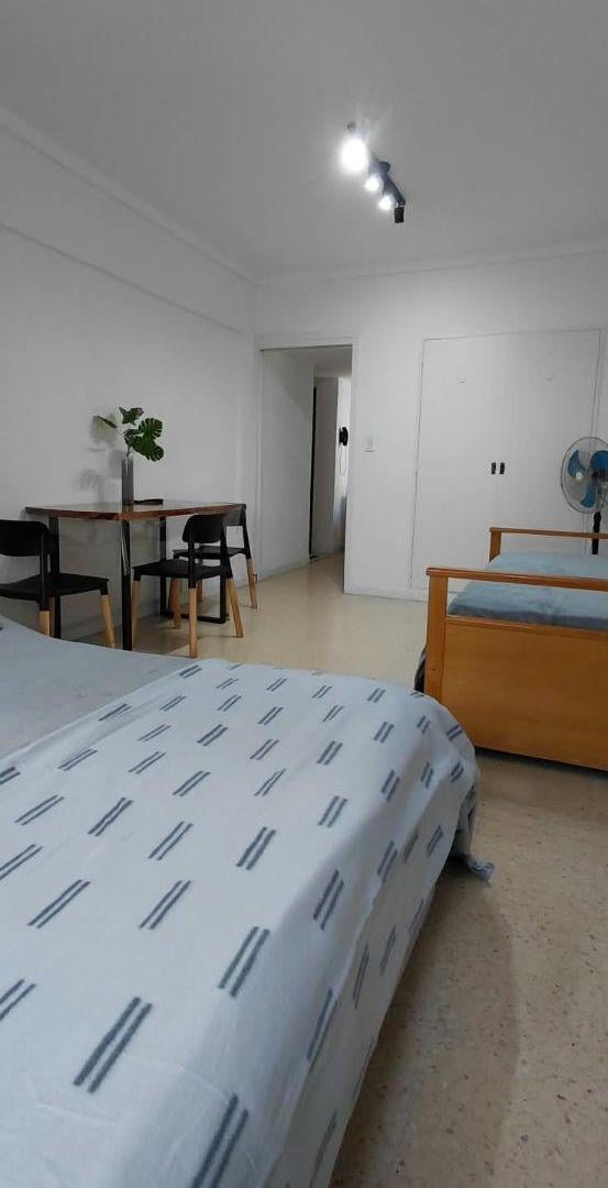 Foto de Venta Departamento 1 ambiente mas Escritorio. Zona Plaza Colón, imagen 1