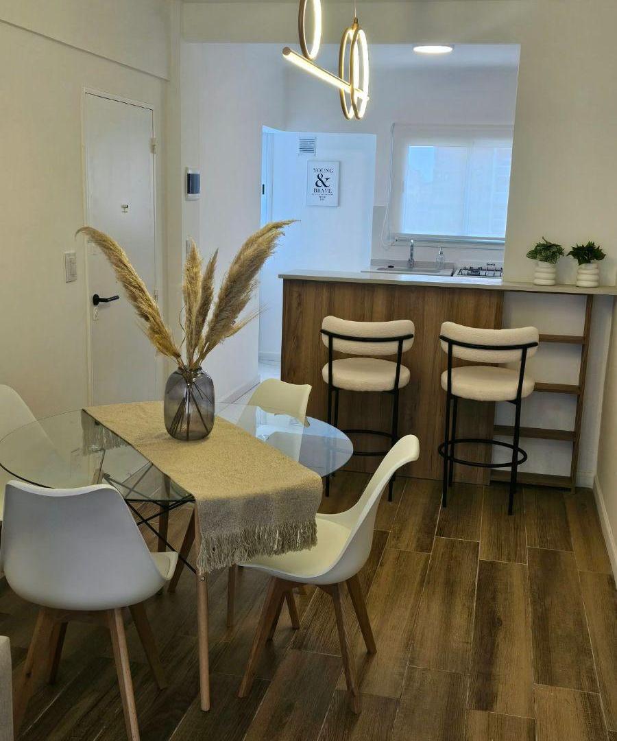 Foto de Venta Departamento 3 ambientes con Balcón a la Calle. Zona Chauvin /, imagen 2