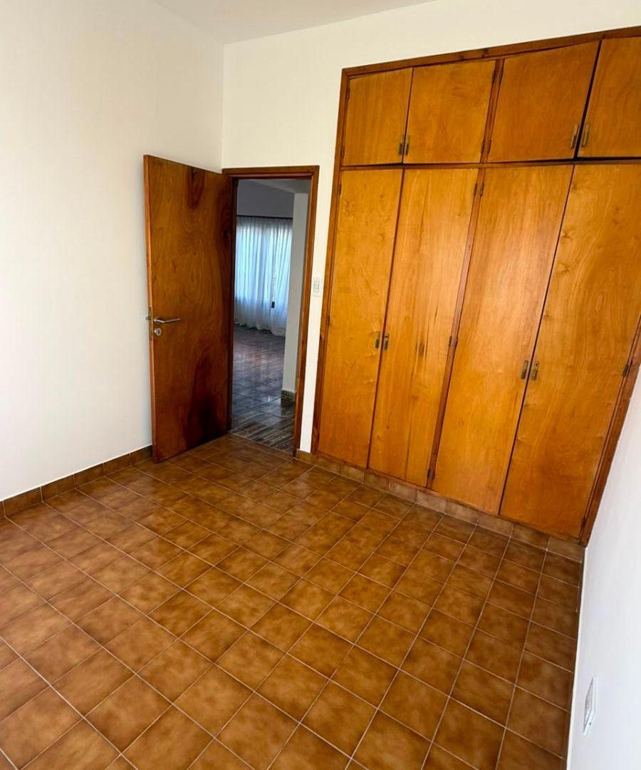 Foto de Venta Casa 3 ambientes con Gran Parque y Cochera. Barrio El Gaucho, imagen 5