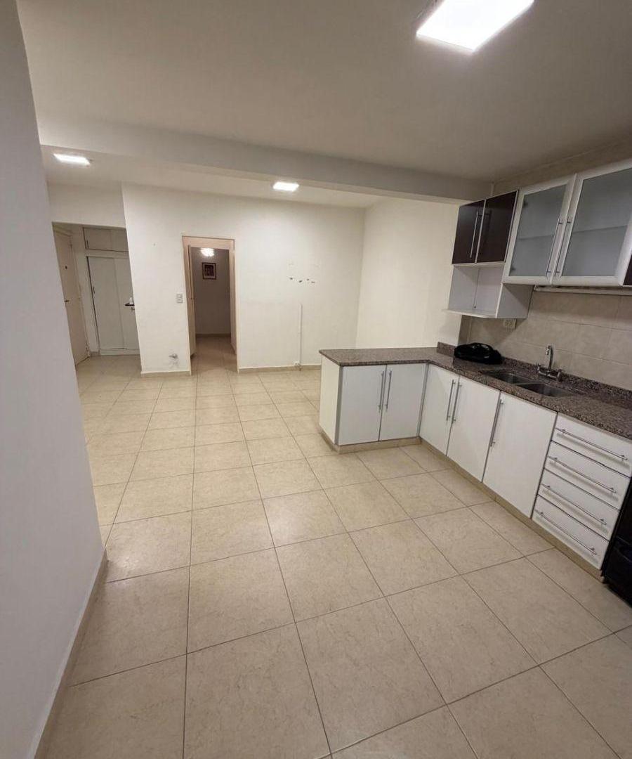 Foto de Venta departamento 2 ambientes con dependencia y Balcón. Zona Plaza, imagen 4