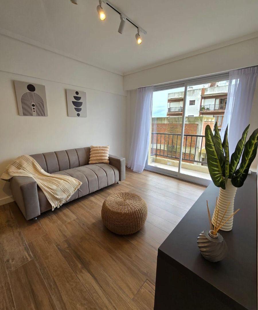 Foto de Venta Departamento 2 ambientes con 2 balcones. Zona Chauvin, imagen 4