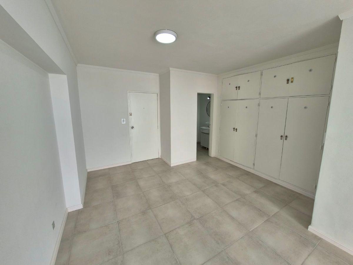 Foto de Venta Departamento 1 ambiente. Amplio y Luminoso. Zona Centro, imagen 5