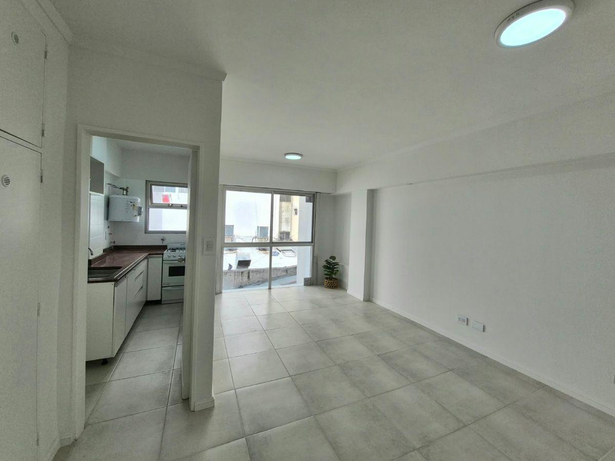 Foto de Venta Departamento 1 ambiente. Amplio y Luminoso. Zona Centro, imagen 4