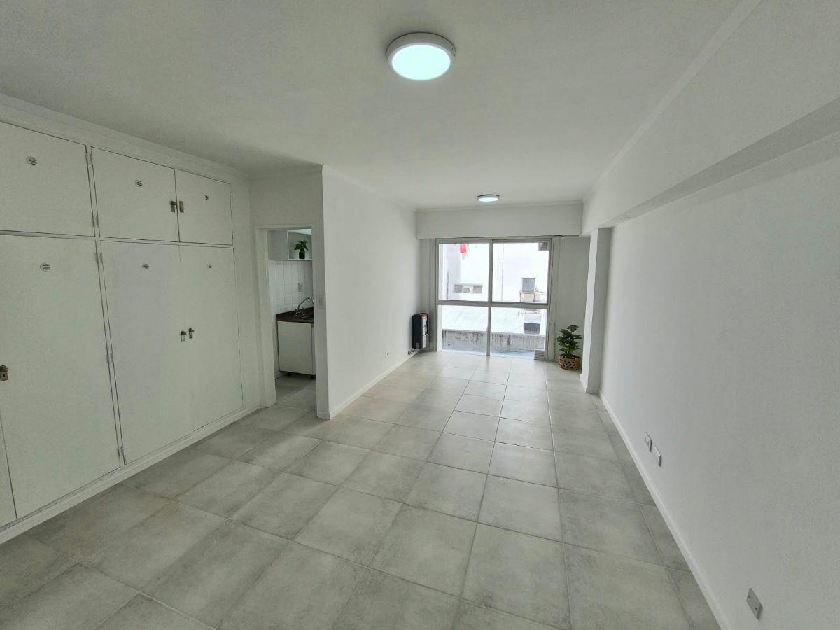 Foto de Venta Departamento 1 ambiente. Amplio y Luminoso. Zona Centro, imagen 1