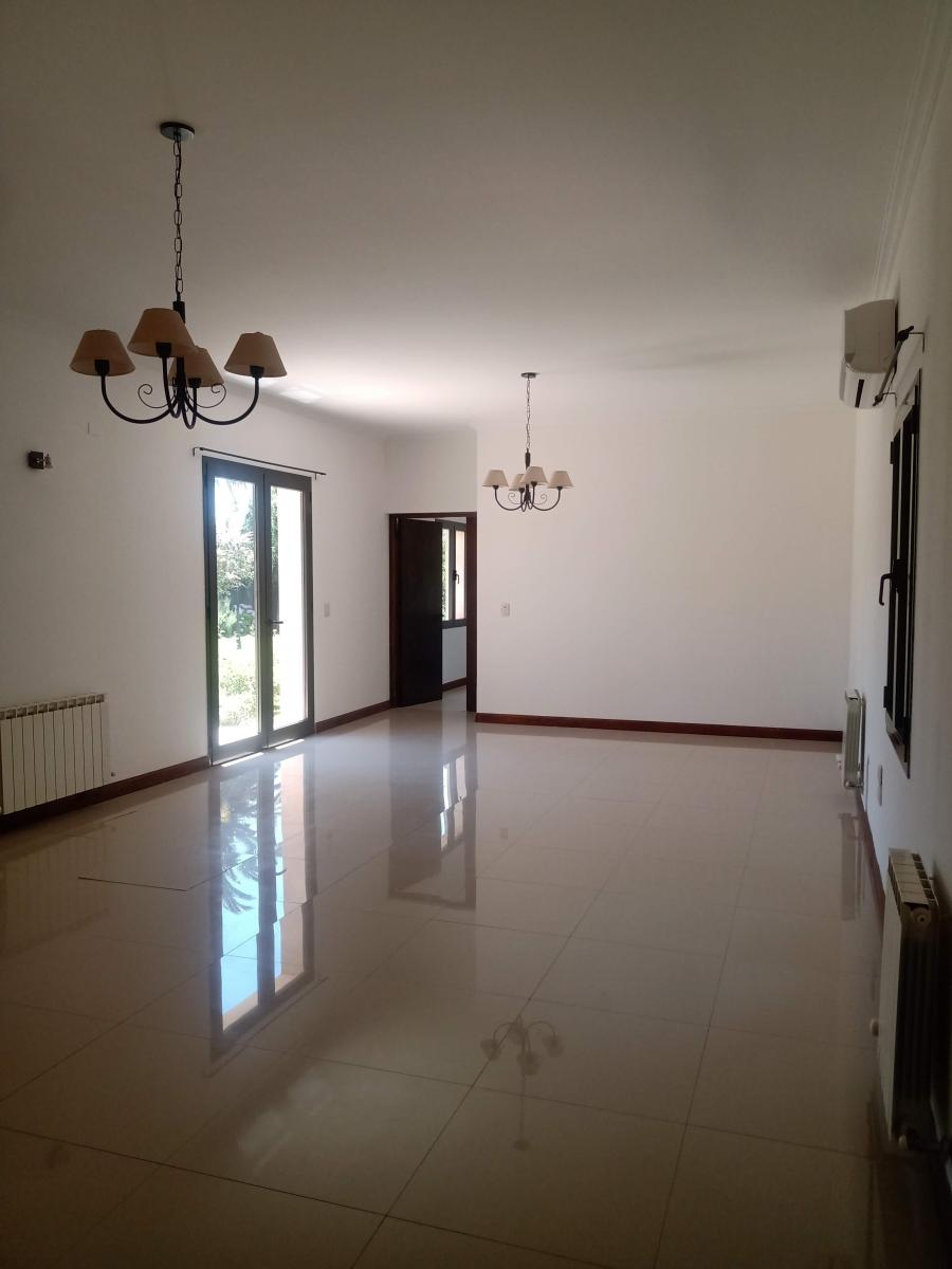 Venta Oportunidad Espléndida Casa de Dos Plantas en Barrio Privado Viamonte. 5