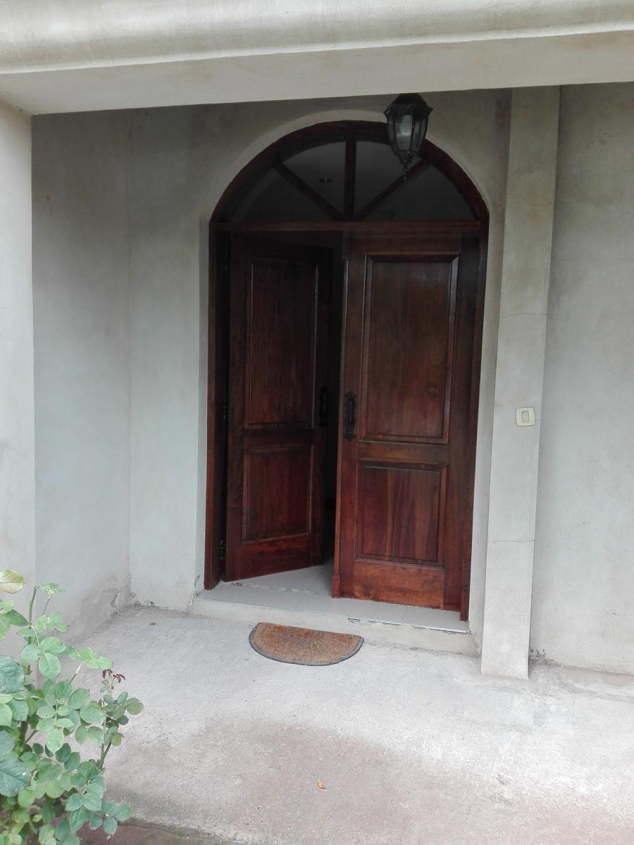 Venta Oportunidad Espléndida Casa de Dos Plantas en Barrio Privado Viamonte. 3