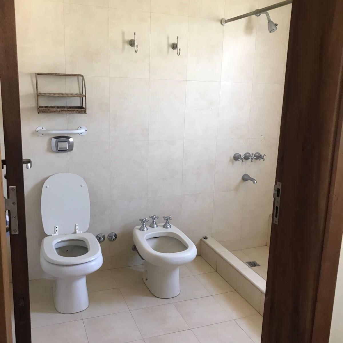 Venta Esplendida Casa en Barrio Vistalba Country, Lujan de Cuyo, Mza 4