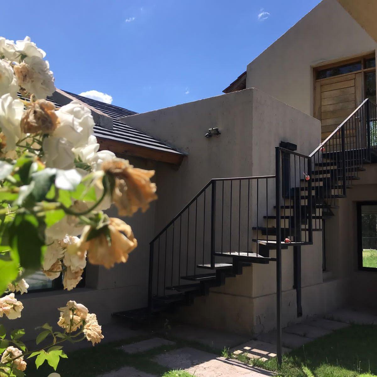 Venta Esplendida Casa en Barrio Vistalba Country, Lujan de Cuyo, Mza 5