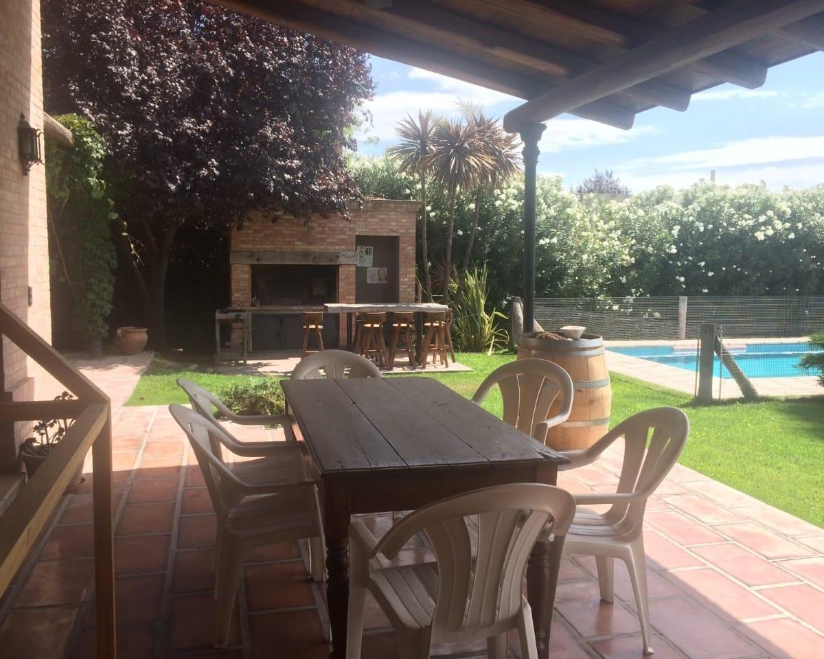 Venta Magnifica Propiedad en Barrio Privado en Chacras de Coria 3