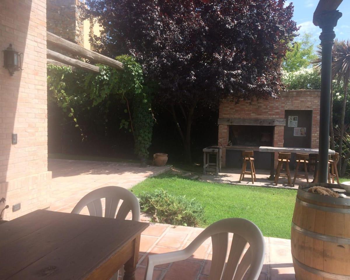 Venta Magnifica Propiedad en Barrio Privado en Chacras de Coria 1