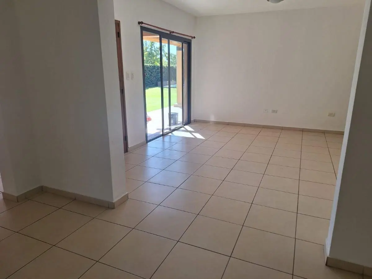 ALQUILER ESPLENDIDA CASA EN BARRIO PROVADO LA DELIA 4