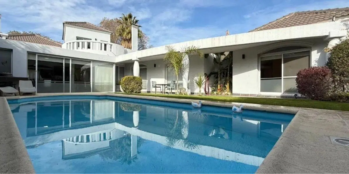 Esplendida casa en Alquiler Barrio El Remanso 4 dormitorios 5