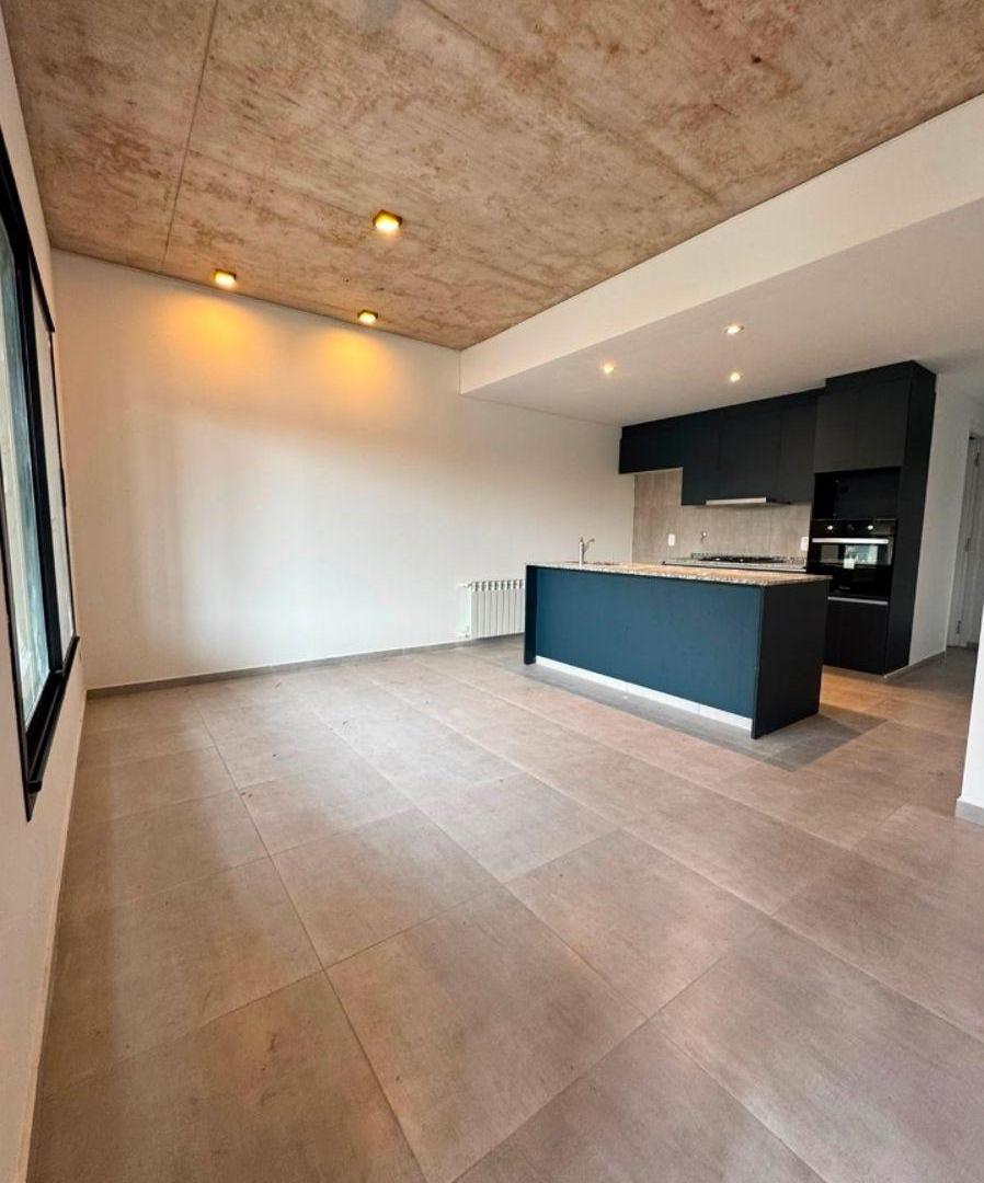 Foto de ALQUILER Departamento de 2 dormitorios, patio y cochera en complejo, imagen 3