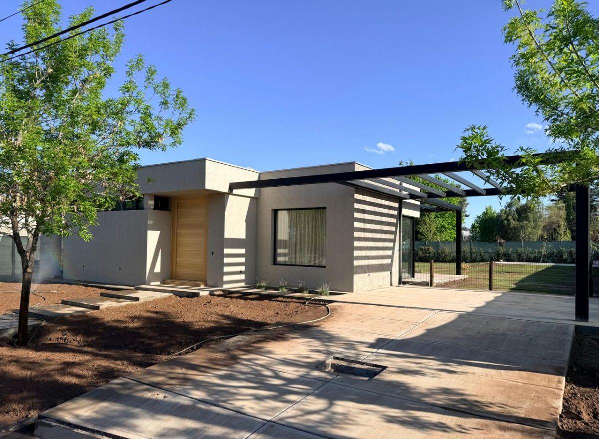 Foto de ALQUILER Esplendida propiedad en Barrio Semi privado Chacras de Coria, imagen 2