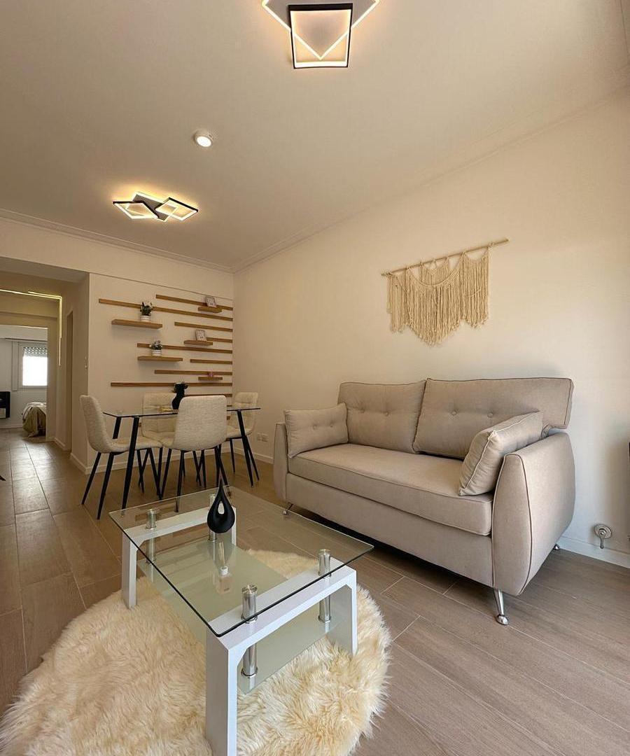 Foto de Departamento en Venta 2 ambientes a la calle con balcón, imagen 2