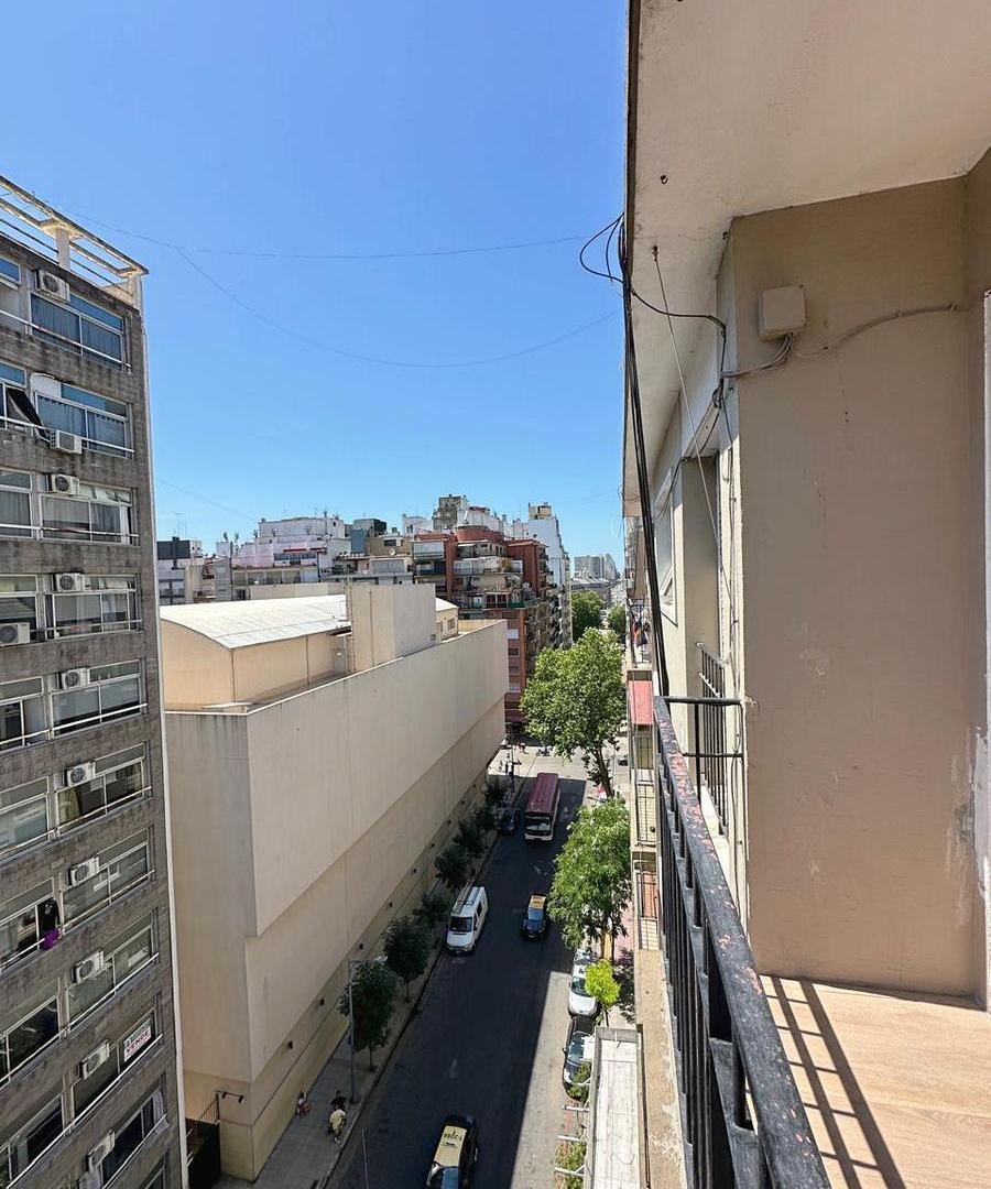 Foto de Departamento en Venta 2 ambientes a la calle con balcón, imagen 3