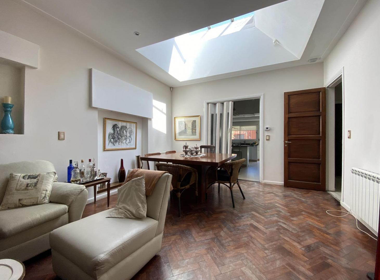 Foto de Chalet en venta zona Comercial Guemes, imagen 2