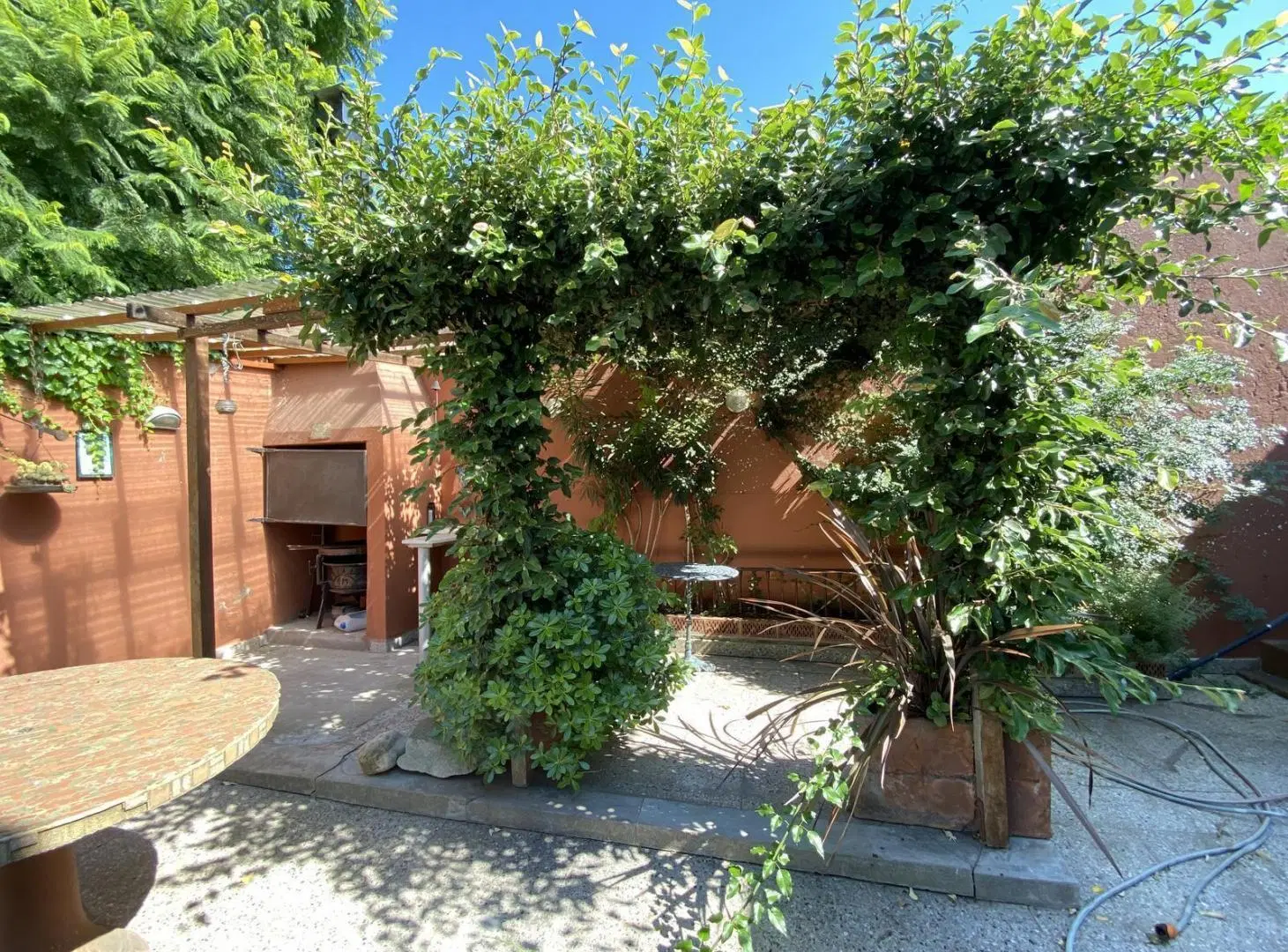 Chalet en venta zona Comercial Guemes 4