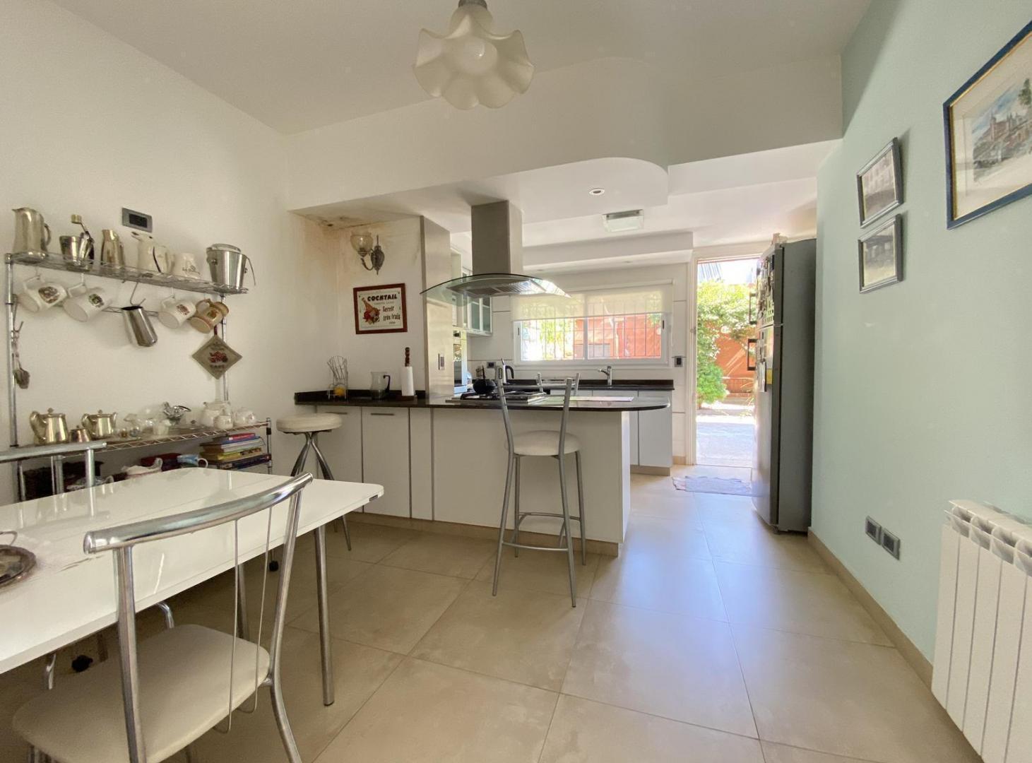 Foto de Chalet en venta zona Comercial Guemes, imagen 1