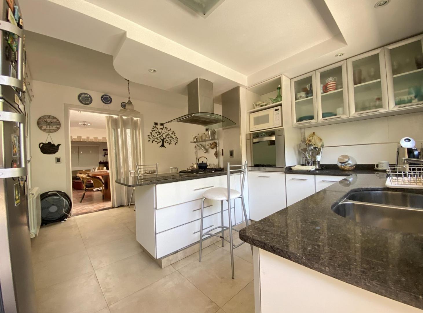 Foto de Chalet en venta zona Comercial Guemes, imagen 3