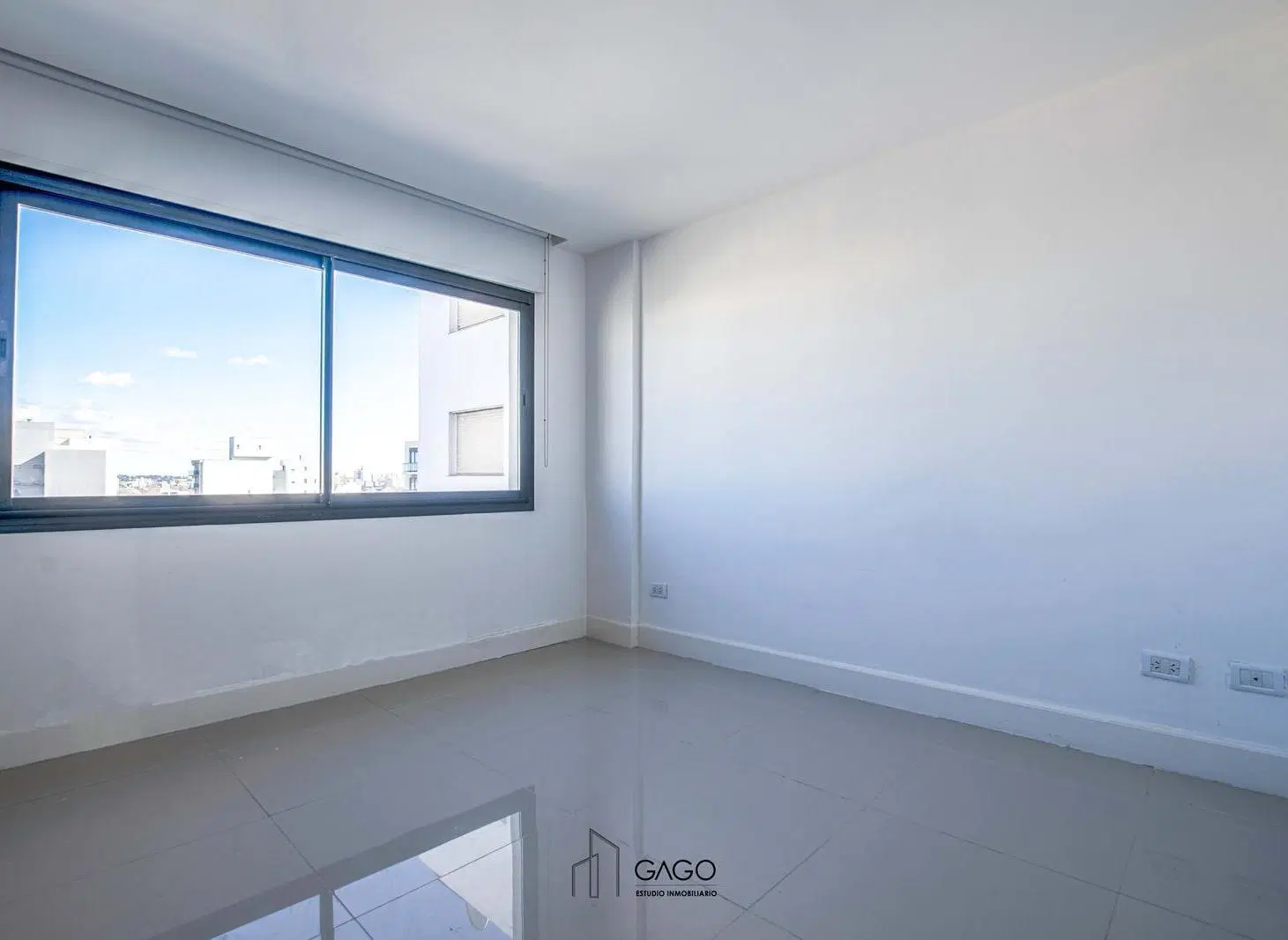 Departamento 2 ambientes Plaza Mitre 8