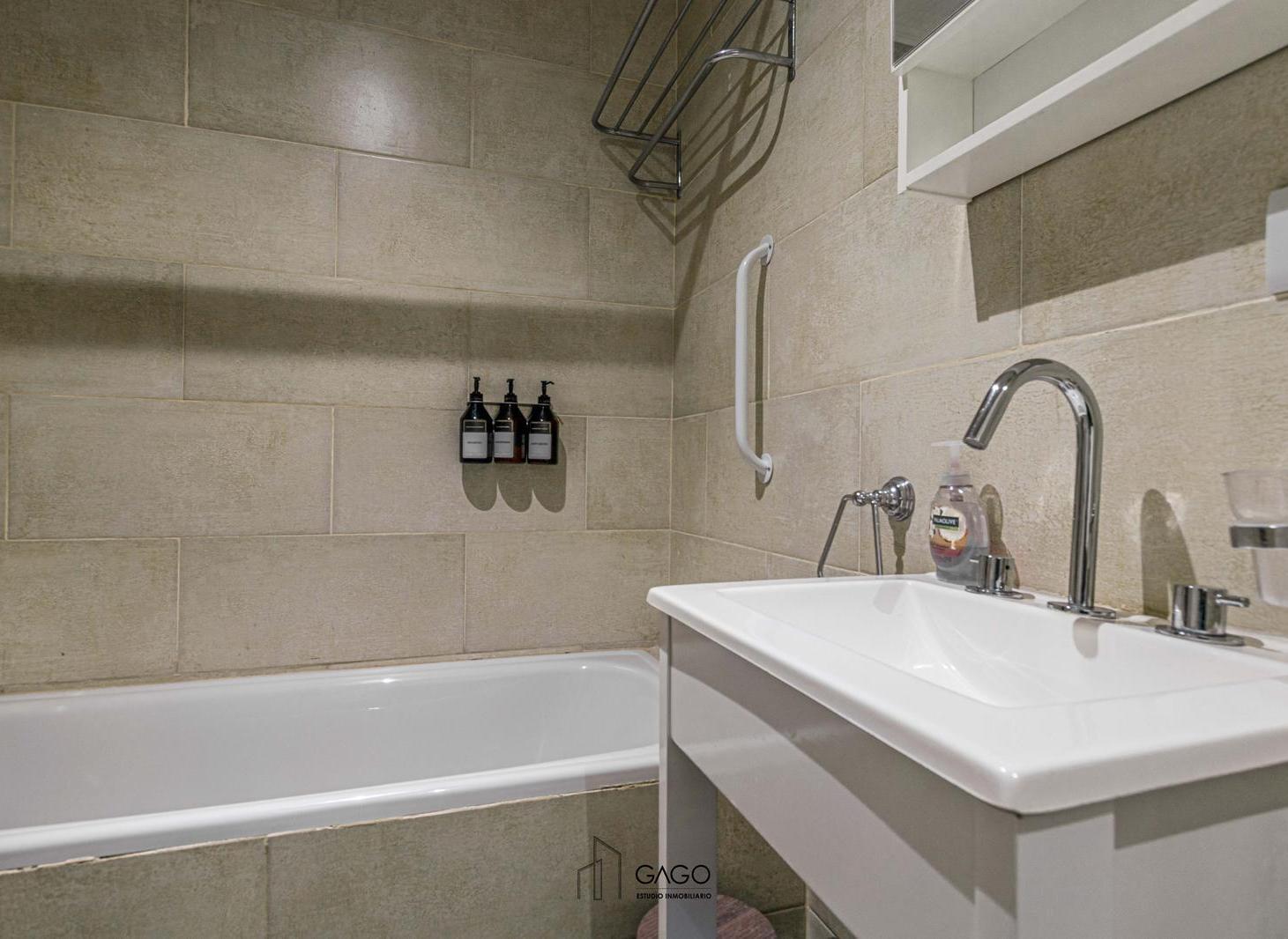 Foto de Departamento 2 ambientes en venta Plaza Mitre, imagen 1