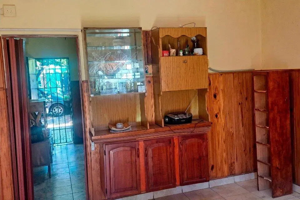 HERMOSA CASA 2 DORMITORIOS CON PATIO OLEGARIO V. ANDRADE 2334 5