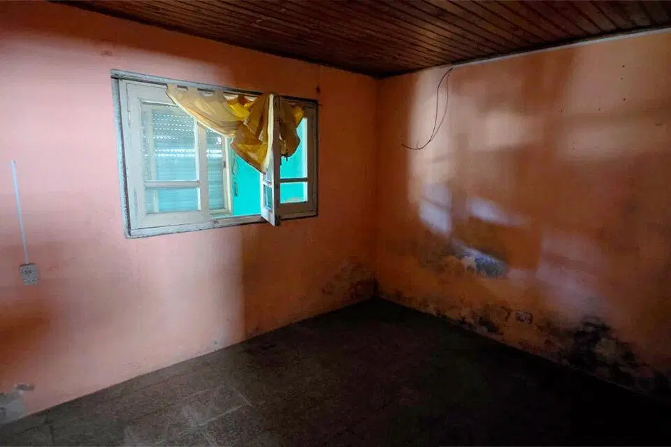 IMPERDIBLE CASA A RECICLAR 2 DORMITORIOS CON PATIO CASACCIA Y ESTEBAN DE LUCA 4