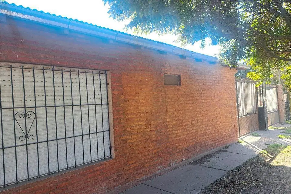 HERMOSA CASA 2 DORMITORIOS CON PATIO EN PUEBLO ESTHER 1