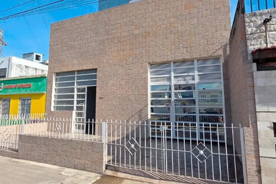 AMPLIO SALÓN COMERCIAL EXCELENTE UBICACION BV. OROÑO Y AV. URIBURU 2