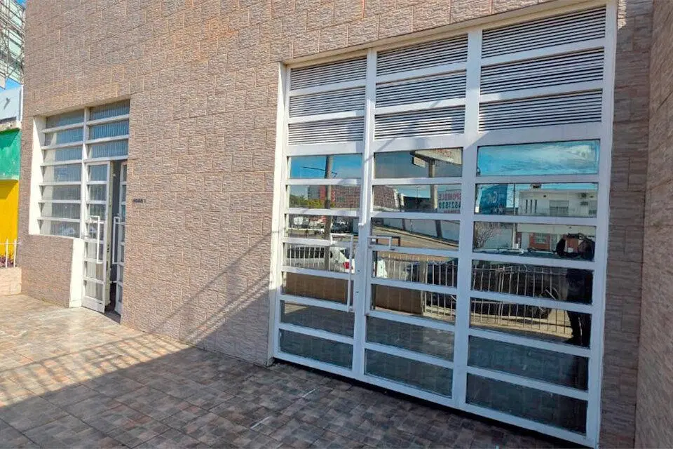 AMPLIO SALÓN COMERCIAL EXCELENTE UBICACION BV. OROÑO Y AV. URIBURU 1