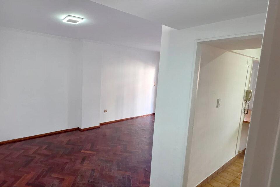 Foto de LUMINOSO DEPARTAMENTO 2 DORMITORIOS CON 2 BALCONES COCHABAMBA 1734, imagen 2