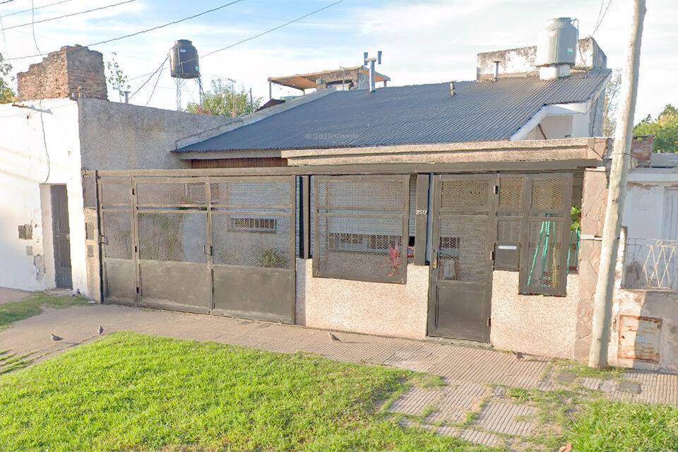Foto de CASA 2 DORMITORIOS CON ESPACIO PARA VEHICULO Y PARRILLERO GUTIERREZ 2517, imagen 1