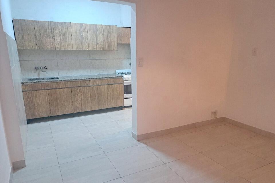 Foto de CASA 2 DORMITORIOS CON ESPACIO PARA VEHICULO Y PARRILLERO GUTIERREZ 2517, imagen 5