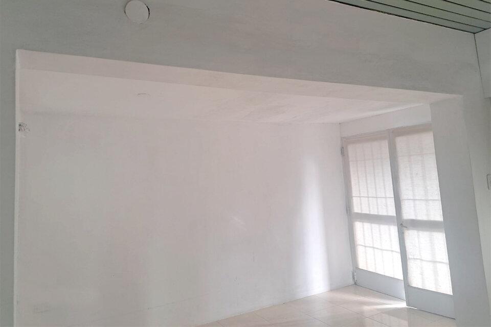 Foto de CASA 2 DORMITORIOS CON ESPACIO PARA VEHICULO Y PARRILLERO GUTIERREZ 2517, imagen 2
