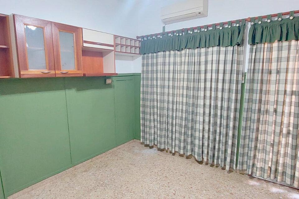 Foto de HERMOSA CASA EN PLANTA ALTA 2 DORMITORIOS CON BALCON OV. LAGOS 4707, imagen 3