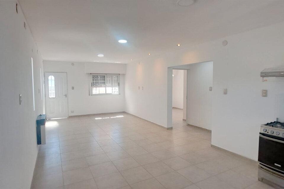 Foto de CÓMODA CASA PLANTA ALTA 2 DORMITORIOS AURORA E IRIONDO, imagen 2