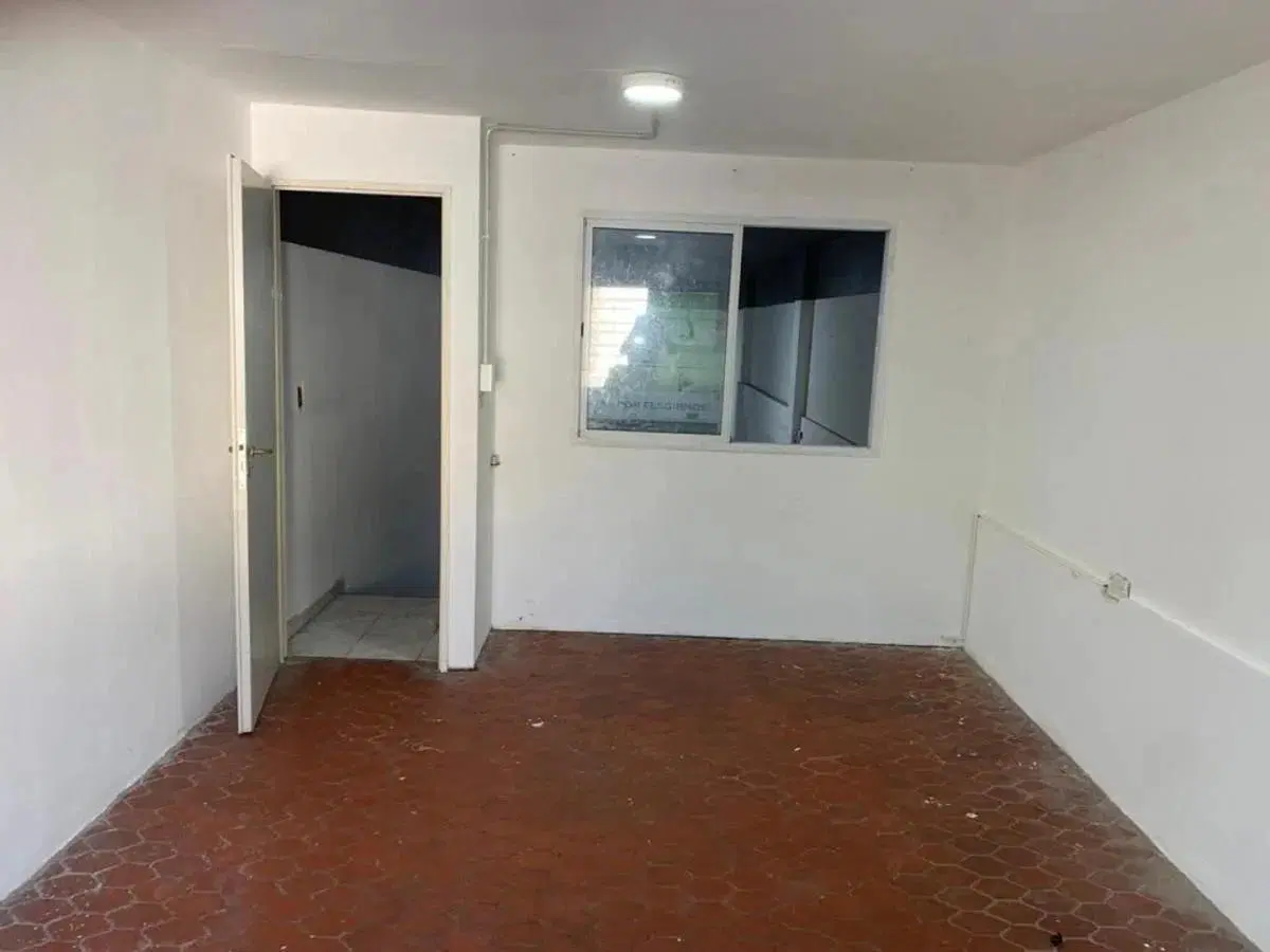 ALQUILER | LOCAL COMERCIAL EN CASTELAR CENTRO 100 MTS 3