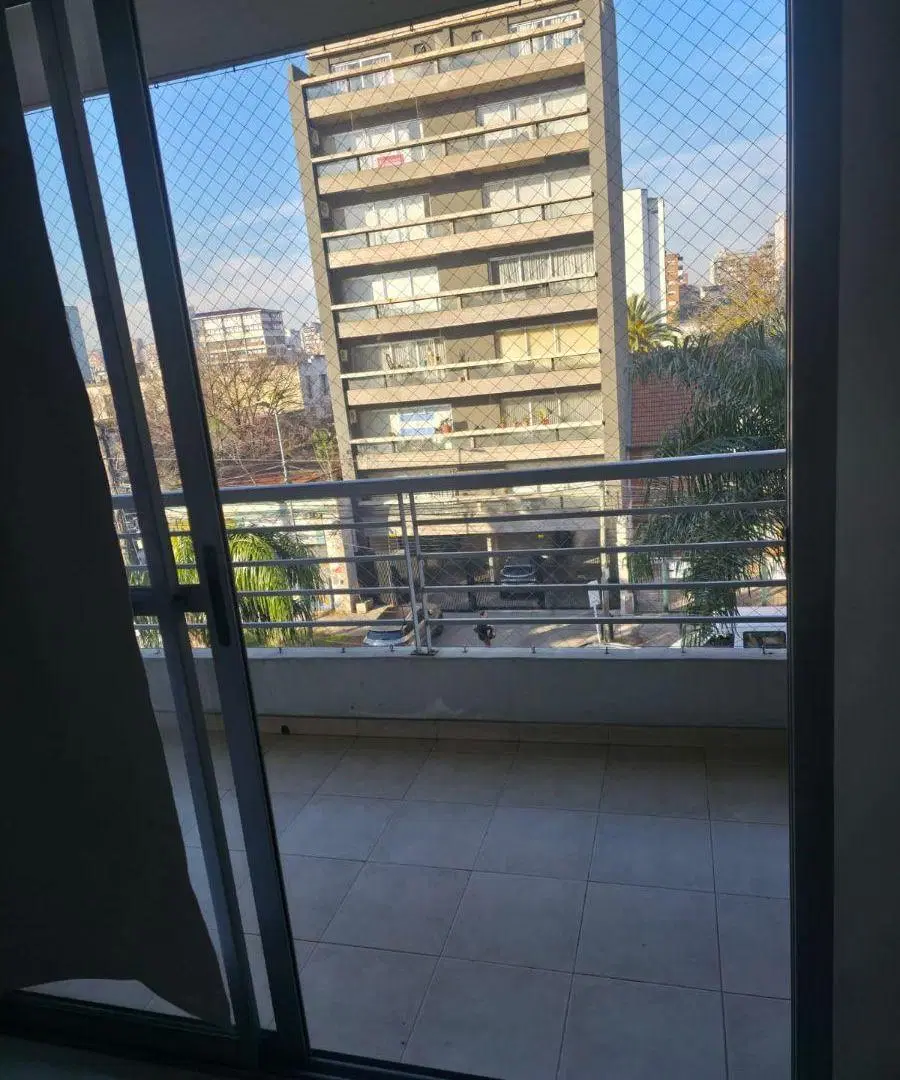 ALQUILER | Amplio Monoambiente de categoría en Morón con Balcon | Apto profesional 8
