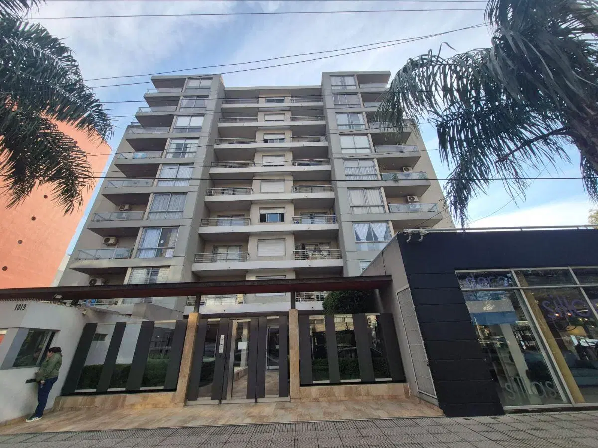 ALQUILER | Amplio Monoambiente de categoría en Morón con Balcon | Apto profesional 3