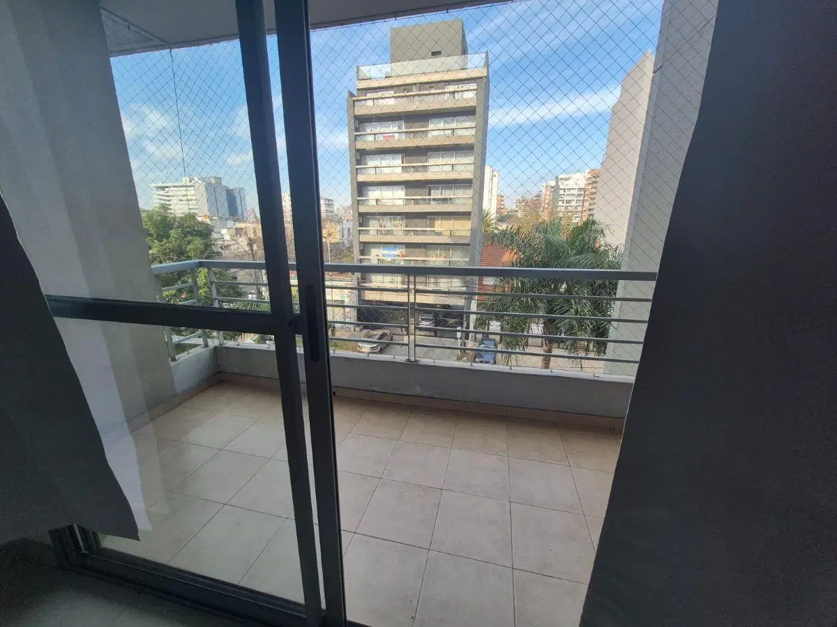 ALQUILER | Amplio Monoambiente de categoría en Morón con Balcon | Apto profesional 5