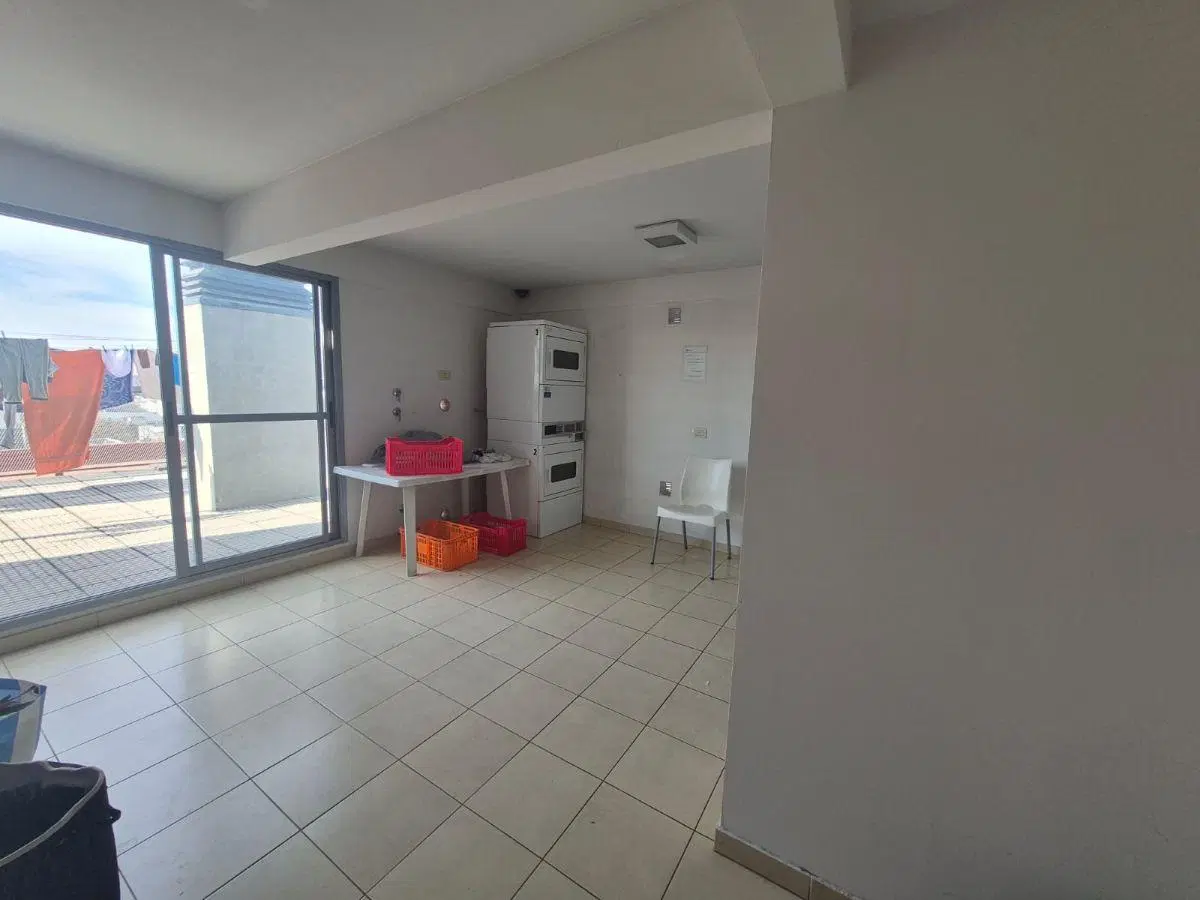 ALQUILER | Amplio Monoambiente de categoría en Morón con Balcon | Apto profesional 4