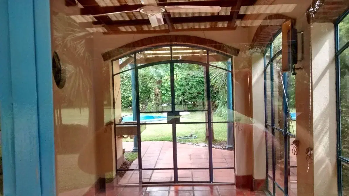 ALQUILER – CASA DE 5 AMBIENTES CON JARDÍN Y PILETA EN COUNTRY BANCO PROVINCIA 3