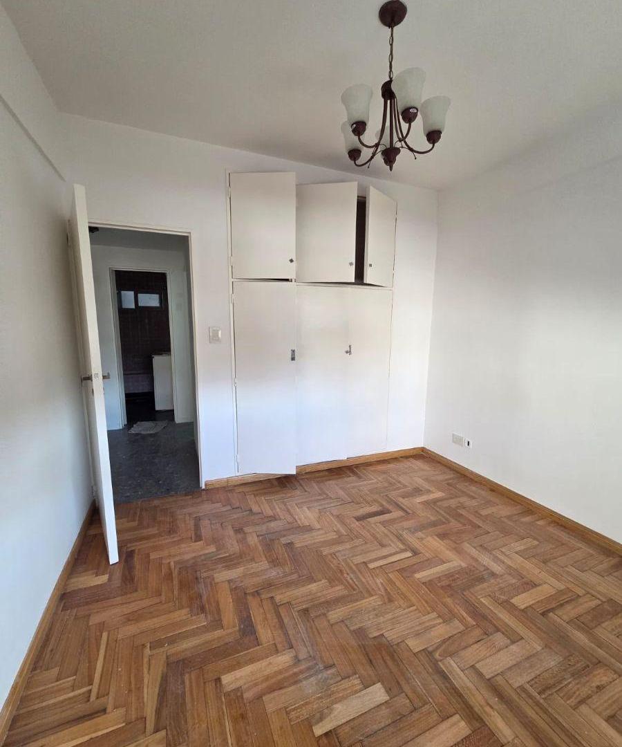 Foto de ALQUILER AMPLIO DEPARTAMENTO DE 5 AMBIENTES EN PLENO CENTRO DE RAMOS, imagen 3