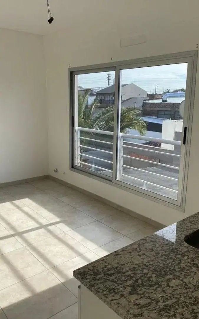 ALQUILER DEPARTAMENTO 2 AMBIENTES CON COCHERA, BALCÓN Y TERRAZA PROPIA – MORON 2