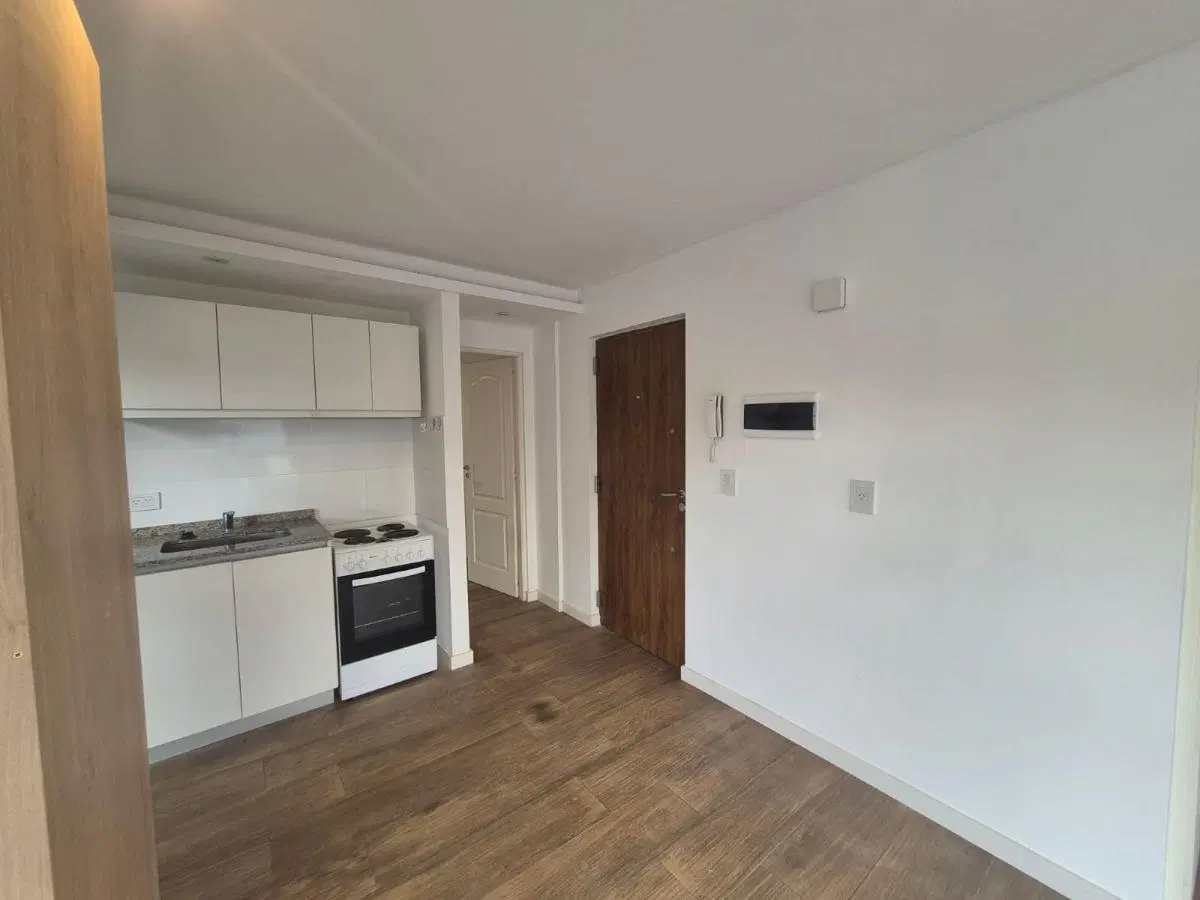 ALQUILER | Departamento 2 ambientes con cochera – Alvear Garden | Ituzaingó 8